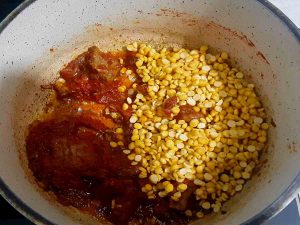 Add the yellow split peas to khoresht gheymeh