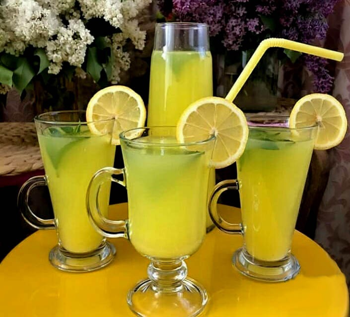 Sharbat e Beh Limoo and lemon juice