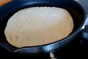 Put the rolled dough in the pan or teak until it bubbles