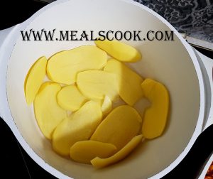 add potatoes in pot
