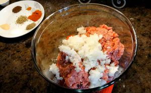 mix minced meat and onions